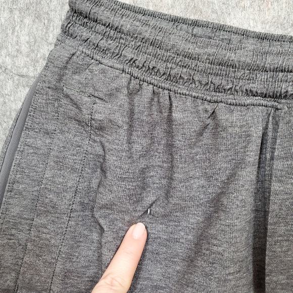 Lululemon Shorts Mens Medium Running Athletic Gray Lined Drawstring Gym Workout - Picture 2 of 12